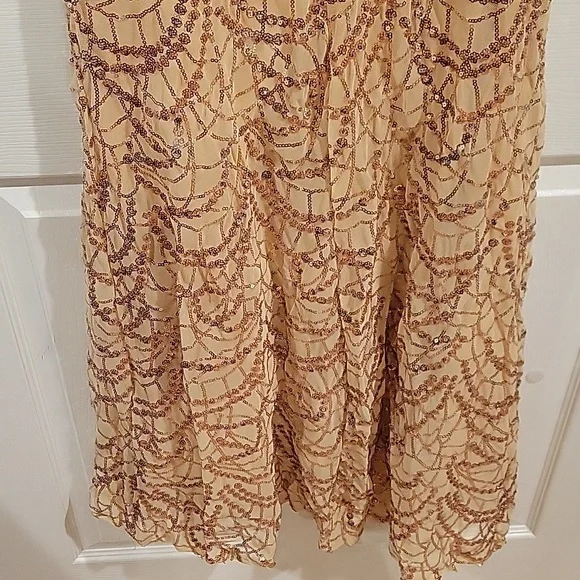 Elegant Gold Sequin Evening Gown - Picture 15 of 16